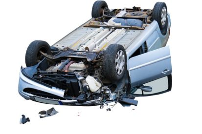 Wypadek komunikacyjny, dachowanie auta marki Peugeot 307
